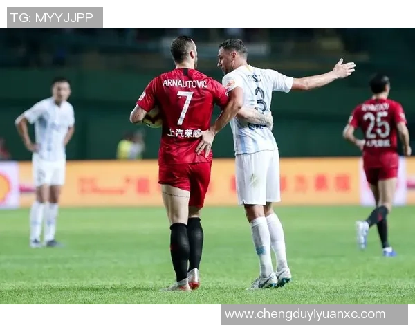 富力与上港激战在即球票抢购热潮引发球迷关注 富力与上港激战在即球票抢购热潮引发球迷关注