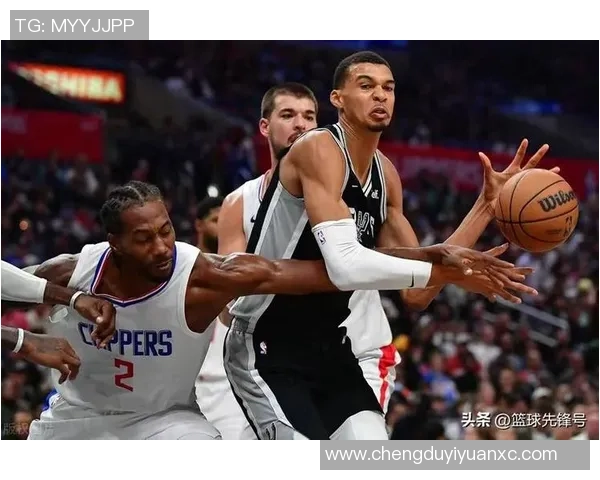 快船与马刺激战正酣NBA202116赛季精彩对决回顾与分析